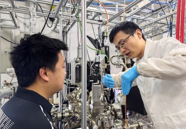 配资指数网 实验室的故事｜这个夏日，探索新材料的极限